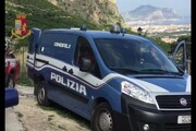 Arsenale sotterrato in villa a Palermo, tre arresti