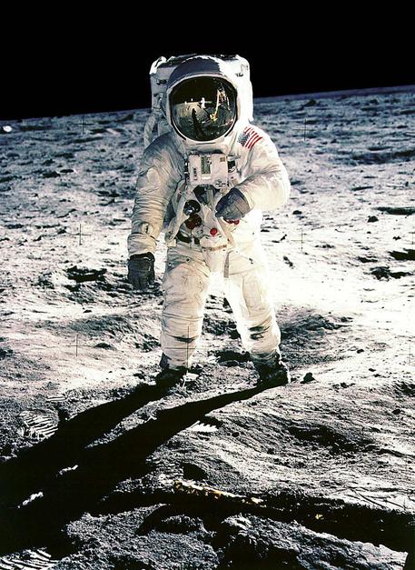 20 luglio 1969: nella foto della NASA l'astronauta dell'Apollo 11 Buzz Aldrin sulla superficie della Luna. La foto è scattata da Neil Armstron, primo uomo sulla Luna  - NASA © ANSA 