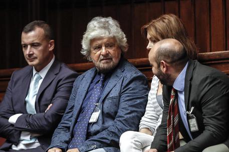 Beppe Grillo in una foto d'archivio durante la discussione alla Camera sui vitalizi © ANSA