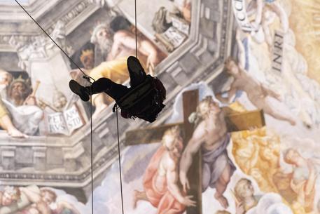 Controlli con acrobati al Duomo di Firenze © ANSA