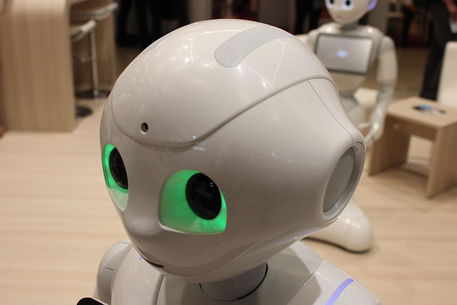 Il primo robot licenziato lavorava in un supermercato e appartiene alla stessa 'famiglia' del robot Pepper, nella foto (fonte: Xavier Caré / Wikimedia Commons / CC-BY-SA.) © Ansa