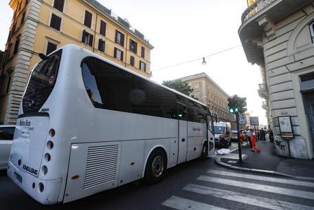 Un bus turistico a Roma © ANSA