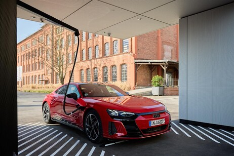 Audi apre un nuovo charging hub a Francoforte sul Meno