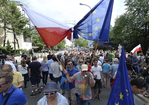 Ue minaccia sanzioni a Polonia, stato diritto a rischio (foto: AP)