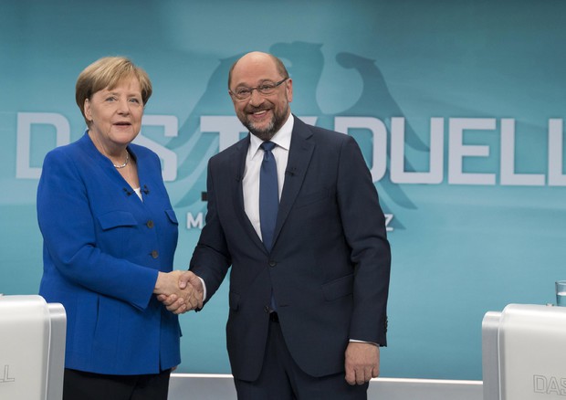 Angela Merkel e Martin Schulz durante il dibattito televisivo (ANSA)