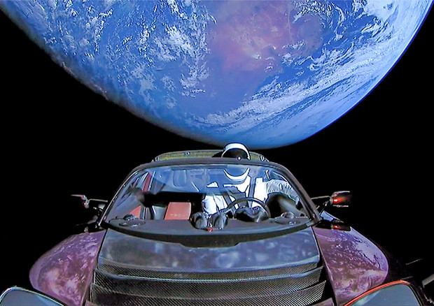 La Tesla spaziale della SpaceX guidata da Starman (fonte: SpaceX/Flickr) © Ansa