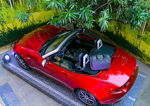 Passerella tra i Vip per l'esclusiva Mazda MX-5 by Pollini © Mazda