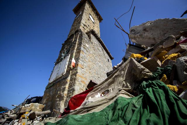 Terremoto: Mattarella,ricostruzione avanti ma ci sono lacune © Ansa