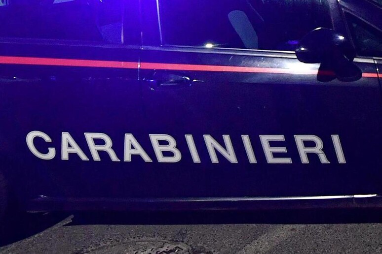 Auto carabinieri (archivio) - RIPRODUZIONE RISERVATA