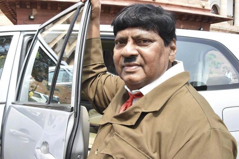 India: deputato in Parlamento vestito come Adolf Hitler © ANSA/AP