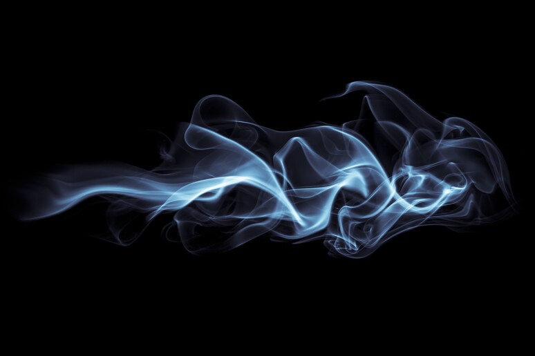 Fumare e-cig può danneggiare le cellule immunitarie - RIPRODUZIONE RISERVATA