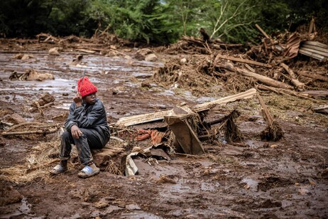 Crolla una diga in Kenya, oltre quaranta morti