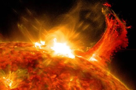 Un brillamento solare (fonte: NASA/SDO)